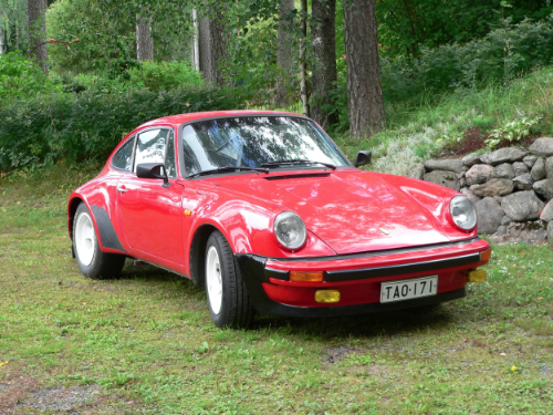  regulator on his Porsche 911 replica It's built on a VW 1600TL frame